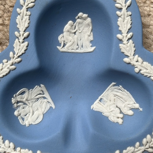 Vintage Light Blue Wedgwood Jasperware Club Shaped Ashtray - Picture 2 of 5